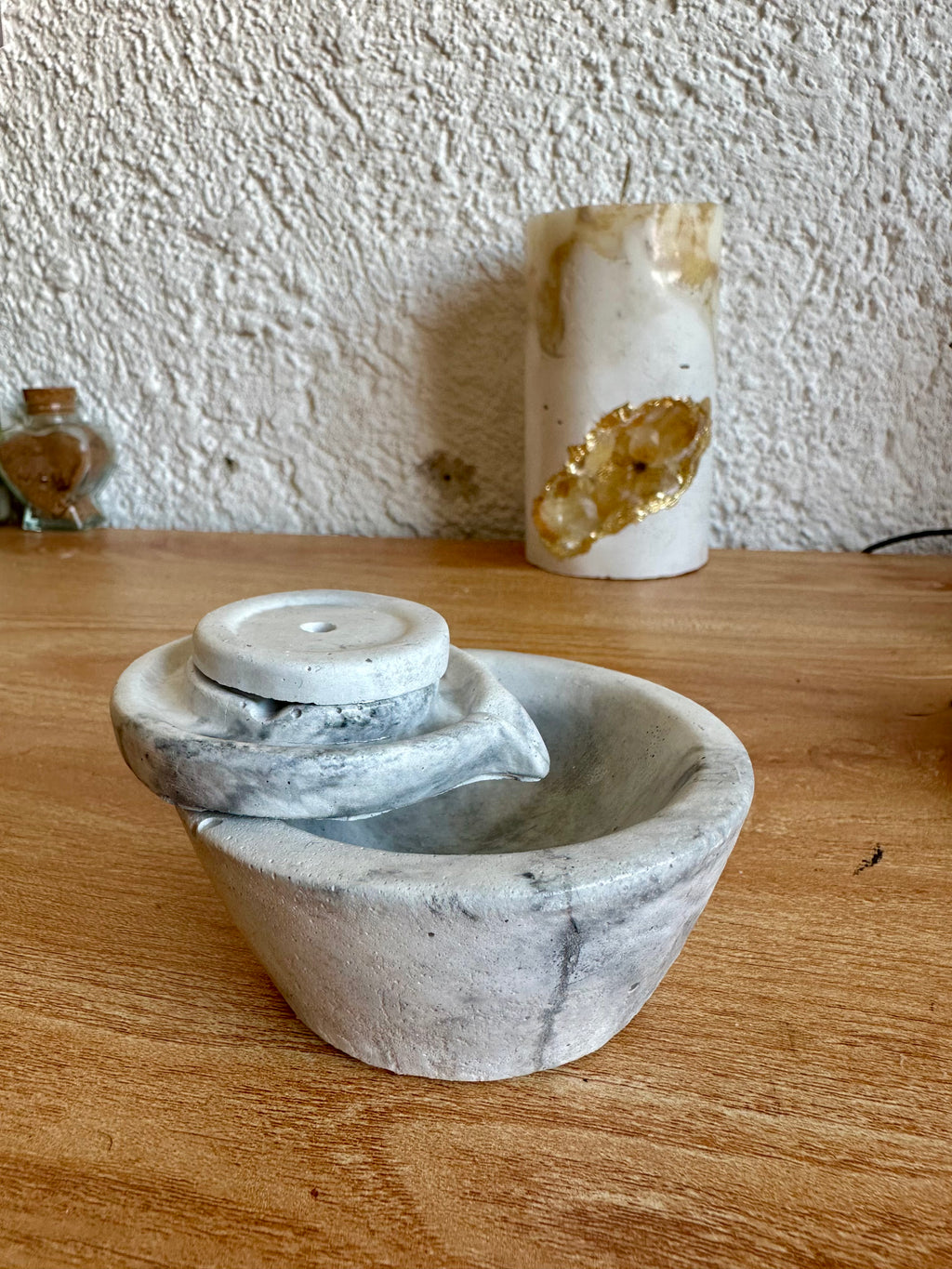 Quemador de incienso tipo cascada — Efecto humo en caída