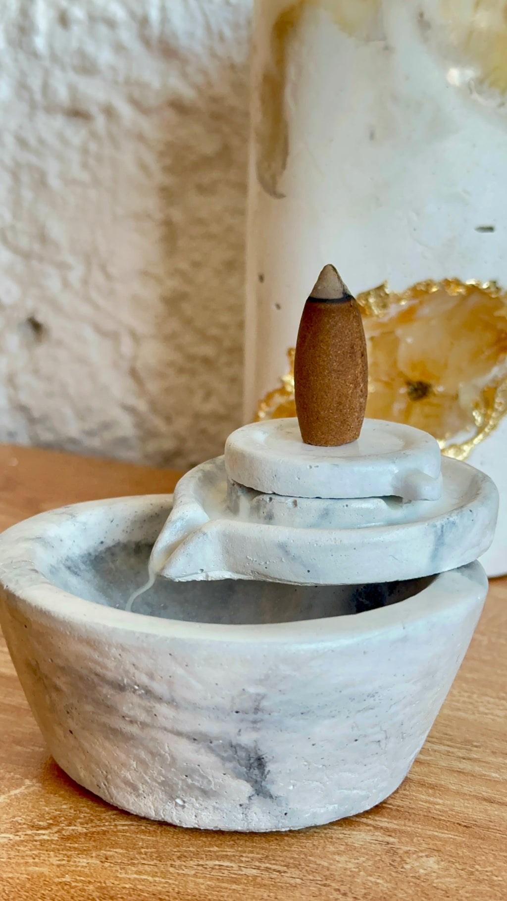 Quemador de incienso tipo cascada — Efecto humo en caída